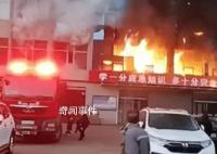 疑似永聚矿工爬管道求生画面曝光 试图逃离火灾现场