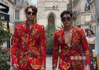 博主穿“东北大花”逛欧洲街头