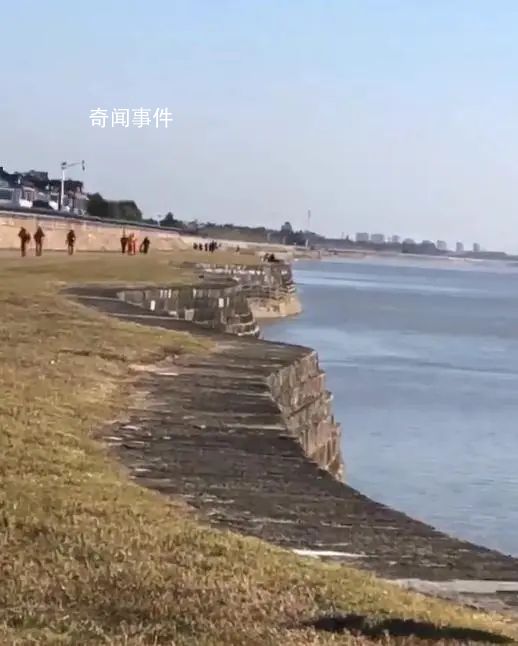 男子在钱塘江边撒网捕鱼被潮水卷走 今年已经第三位了