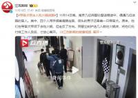 导盲犬带主人吃火锅迷路 走反了方向