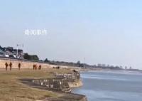 男子在钱塘江边撒网捕鱼被潮水卷走 今年已经第三位了
