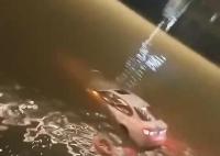 珠海一辆轿车不慎坠河快速沉没