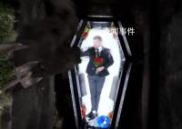 美国网红挑战被活埋7天 患上了幽闭恐惧症