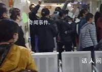 家长拍下凌晨的儿童医院 拔针也排队
