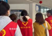 女子称管理员为减少工作驱赶读者 此事引发关注