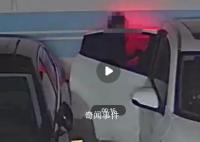 小伙轿车3个月遭8次开门杀 引发热议