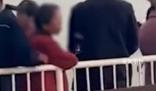 老太往兵马俑坑内吐痰扔烟头 处理结果以官方通报为准