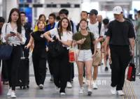 香港民众“爆买”深圳各大超市