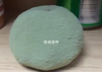 女生无意将沃柑放柜子1周变霉球 比实验室里培养的还要漂亮