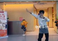 00后男生跳科目三后无法下蹲 诊断为胫骨平台骨挫伤