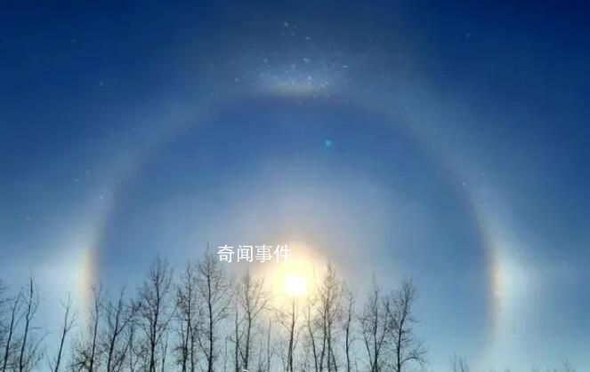 内蒙古出现有彩虹光环的巨大日晕