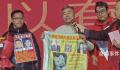 寻子亿万富豪和儿子吃团圆宴 亲恩和养恩都不会忘