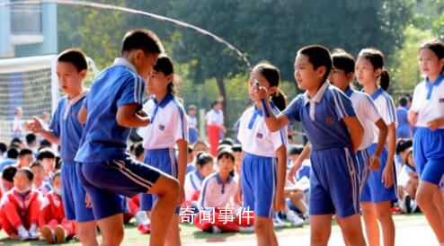 深圳小学初中明年起每天1节体育课