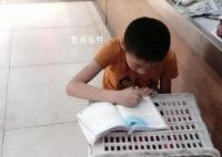 妈妈让2天补齐3周作业男孩大哭报警