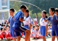 深圳小学初中明年起每天1节体育课