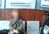 八旬大爷误把主播当女友千里奔现