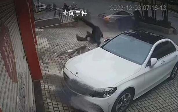 深圳街头奔驰跑车失控撞飞路人 引发关注