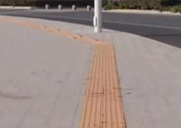 马路盲道像贴纸?河南濮阳辟谣