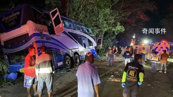 泰国一旅游大巴发生车祸致14死35伤