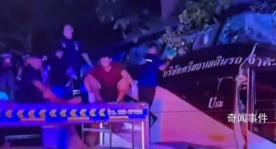 泰国旅游大巴发生车祸 致16人死亡