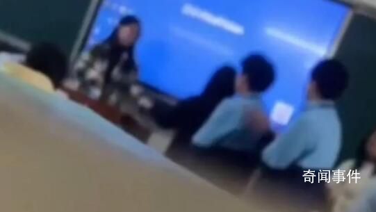 女教师用戒尺打学生手掌 学校回应