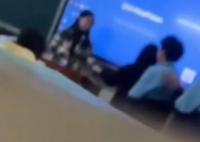 女教师用戒尺打学生手掌 学校回应