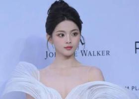 杨超越面部平整度 让人狠狠羡慕了