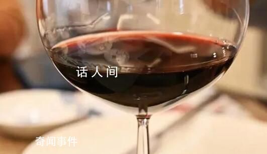 销售谈生意时被客户在酒水中下毒