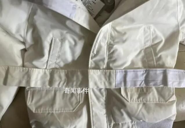 加拿大鹅9500元羽绒服被疑瑕疵品 这做工真不值那么多钱
