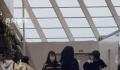 多名女子机场向男歌手泼水被行拘 两名未成年作出拘留五日的处罚