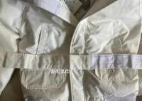 加拿大鹅9500元羽绒服被疑瑕疵品 这做工真不值那么多钱