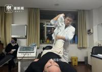 推拿科夜门诊挤满年轻人 22岁就已腰椎间盘突出