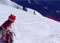 4岁女孩穿汉服滑雪如御剑飞行 许多人纷纷表示羡慕