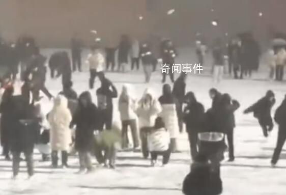 打雪仗时除了自己都是对手