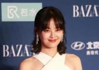 辛芷蕾挣的第一笔钱被爸爸裱起来