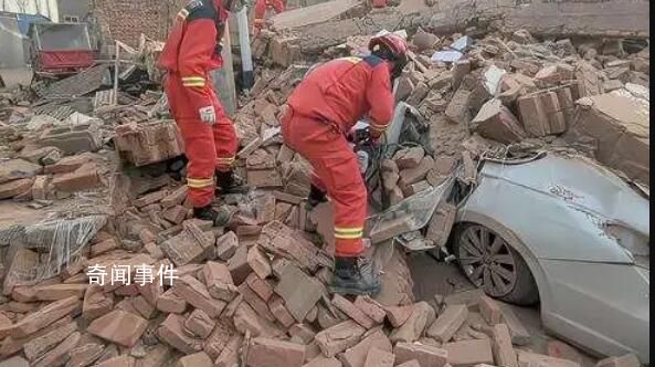 地震中一家4口被埋炕底村民刨出3人