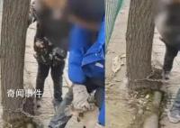 男孩哭着阻拦父亲卖狗被骂滚一边