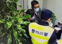 八旬老人沉溺“假冒董卿”温柔乡