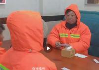 水饺店冬至提前上班宴请环卫工