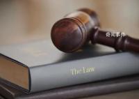 男子加油站碰掉瓷砖一角赔了450元