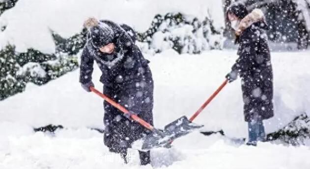 山东文登积雪深度已达74厘米