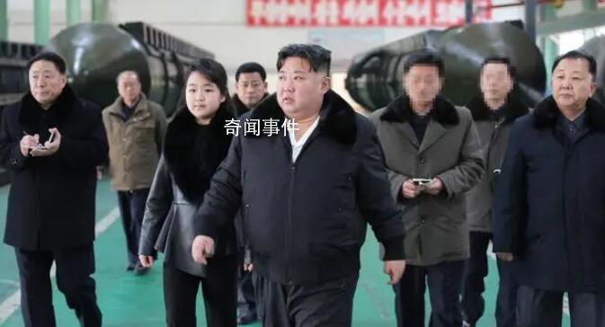 金正恩视察朝鲜军用架车厂