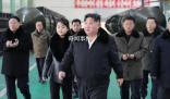 金正恩视察朝鲜军用架车厂