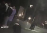贵阳一马路上夜间有多人爬行 引发关注