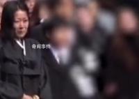 李善均出殡现场妻子全慧珍痛哭 难掩悲伤
