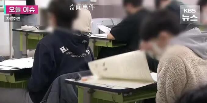 韩国高考提前收卷 学生集体怒告政府