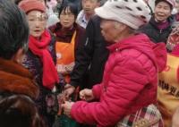 热心小伙扶摔倒老人遭讹?交警澄清