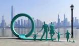 武汉一家三口的雕塑变成一家五口 引发了人们的热议