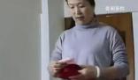 女生在监控中发现妈妈偷数自己红包