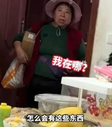 女儿偷回家做满桌菜妈妈以为进错门 竟然愣在了原地